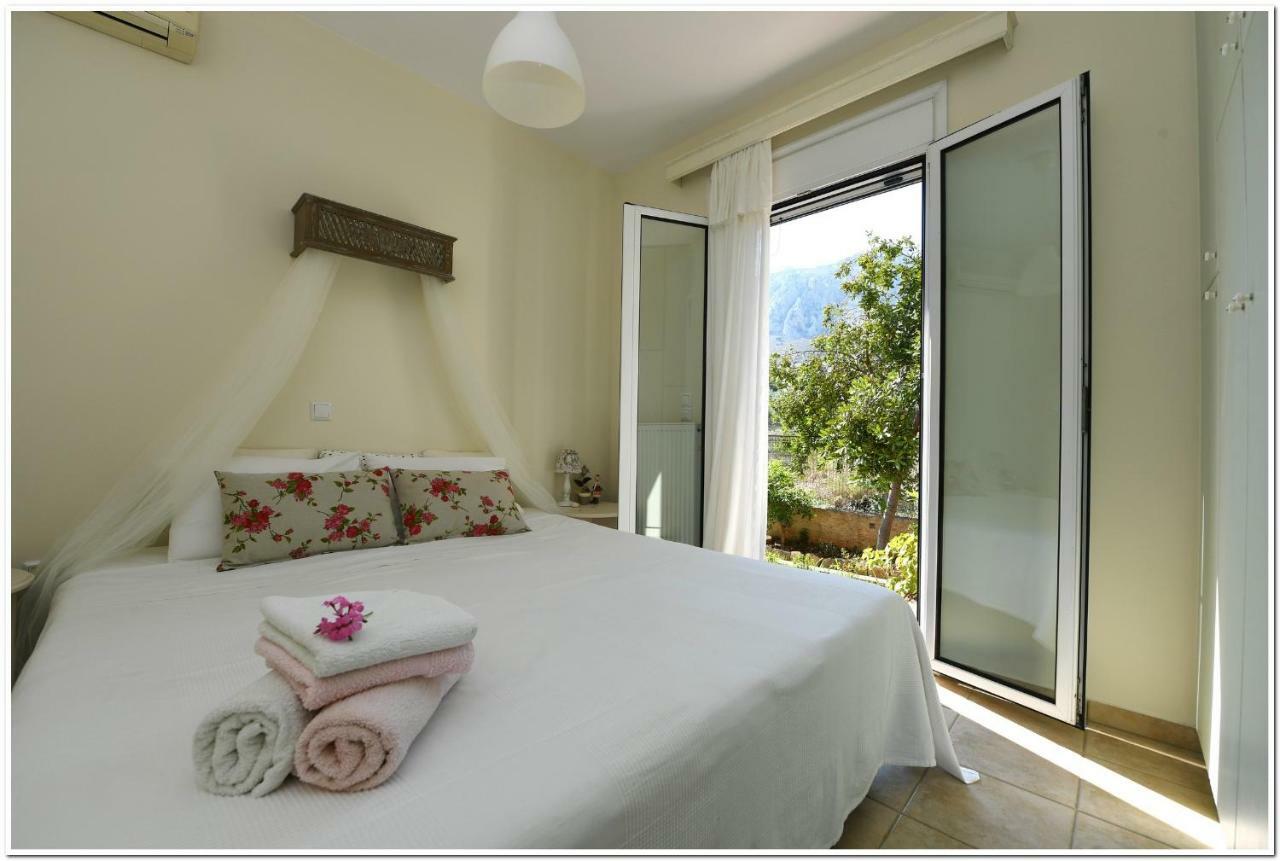 Cozy Home With Great View In Ancient Corinth Exterior photo